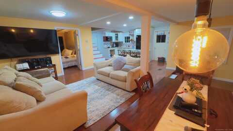 54 Mountain Road, Woodbury, CT 06798