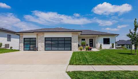 2802 NE Brentwood Circle, Grimes, IA 50111