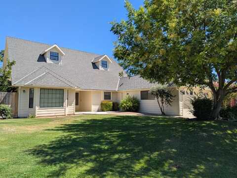 301 Paul Avenue W, Clovis, CA 93612
