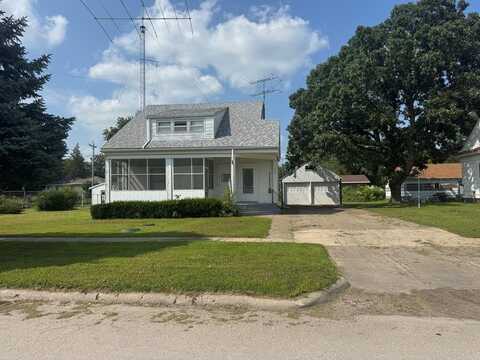 308 3rd St, Lohrville, IA 51453