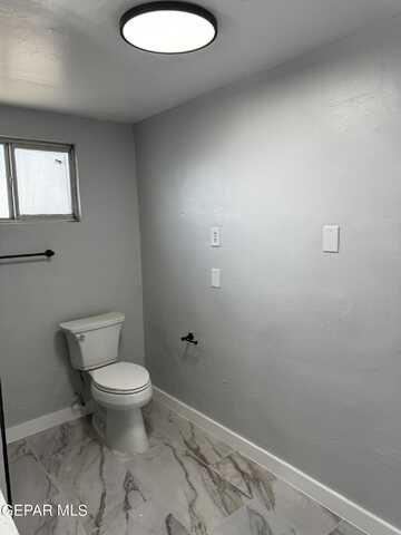 10277 N Loop Drive unit: B, Socorro, TX 79927