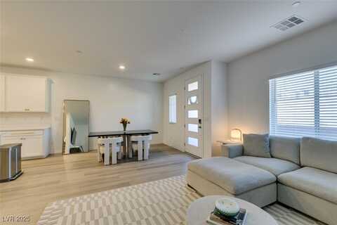 600 N Carriage Hill Drive, Las Vegas, NV 89138