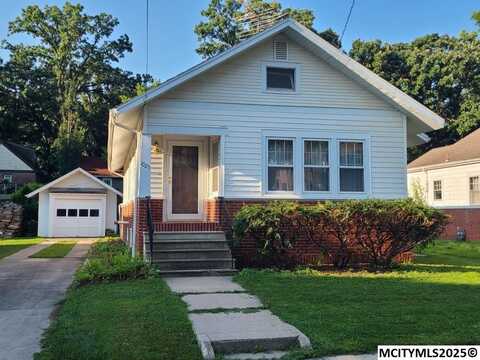 1025 2nd NW, MASON CITY, IA 50401