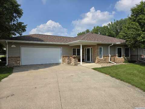 2220 W State, MASON CITY, IA 50401