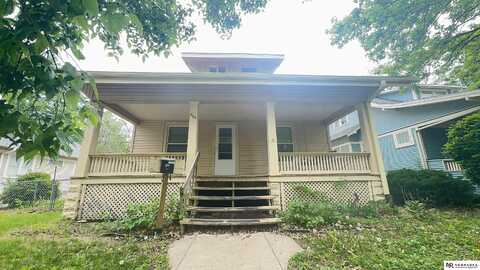 866 S 33rd Street, Lincoln, NE 68510