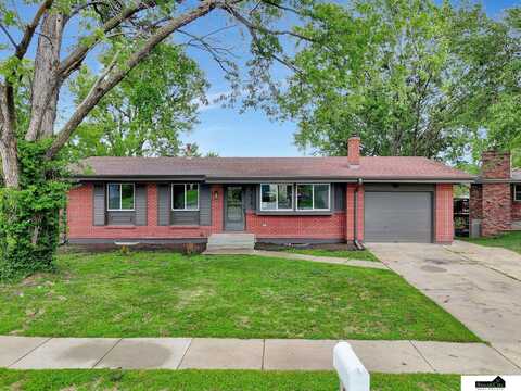 8016 E Avon Lane, Lincoln, NE 68505