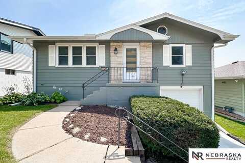 6221 Oak Street, Omaha, NE 68106