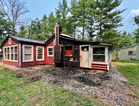 8436 S Montgomery Avenue, Baldwin, MI 49304
