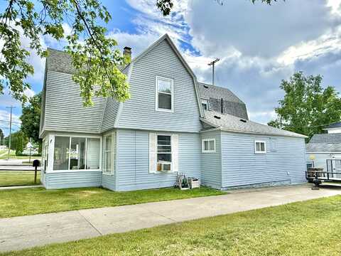 9 N Michigan Avenue, Shelby, MI 49455