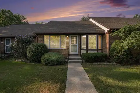 2356 Radcliff Village Drive SE Drive SE, Grand Rapids, MI 49546
