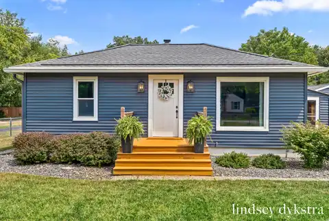 3740 Benjamin Avenue NE, Grand Rapids, MI 49525