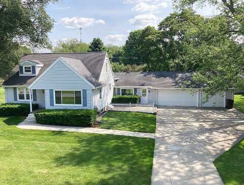 503 W Gilson Street, Edmore, MI 48829