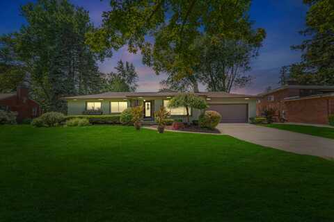 28715 Somerset Place, Lathrup Village, MI 48076