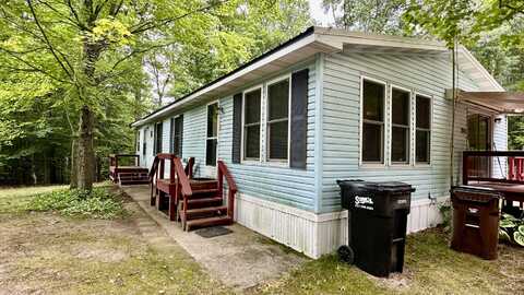 8142 S Saddler Road, Chase, MI 49623