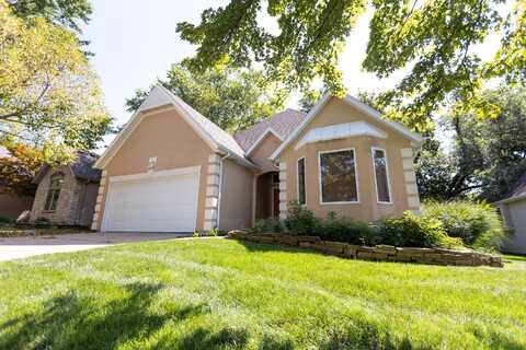 1136 S Carriage Avenue, Springfield, MO 65809