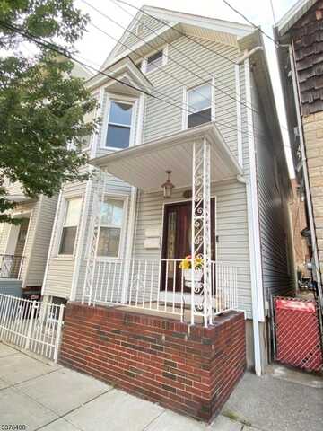 218 Cleveland Ave, Harrison Town, NJ 07029