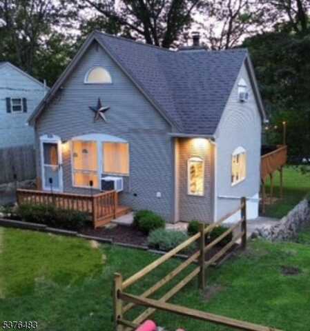 326 Elmira Trl, Hopatcong, NJ 07843