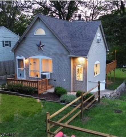 326 Elmira Trl, Hopatcong, NJ 07843