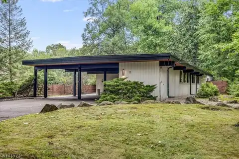 11 Fern River Rd, Wayne, NJ 07470