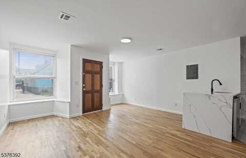 702 4Th Ave, Elizabeth, NJ 07202