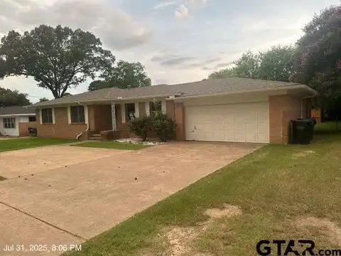2205 Pine Tree Rd, Longview, TX 75604