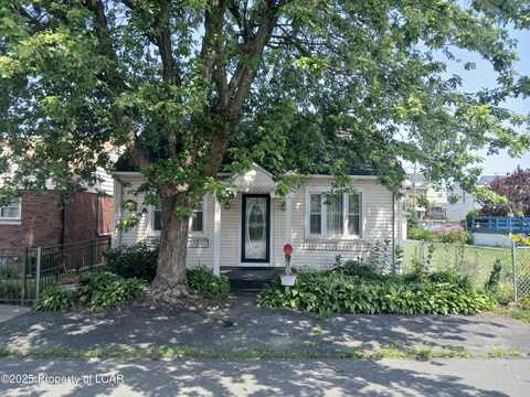147 Carleton Ave, Hazleton, PA 18201