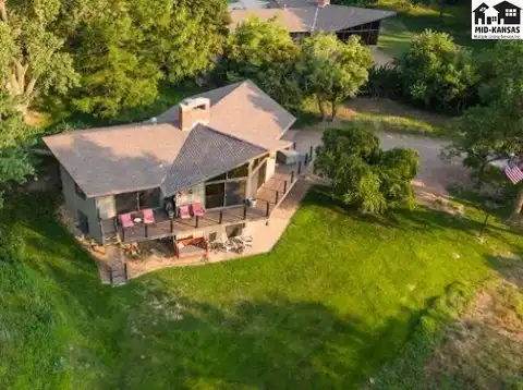 4904 E 30th Ave, Hutchinson, KS 67502