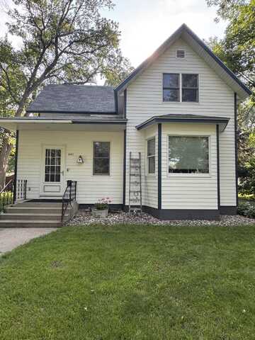 640 Idaho Ave SE, Huron, SD 57350