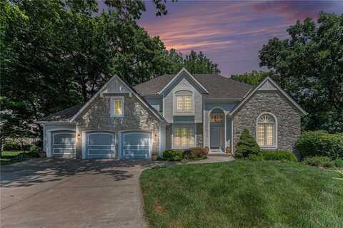 5527 Oakdale Place, Parkville, MO 64152