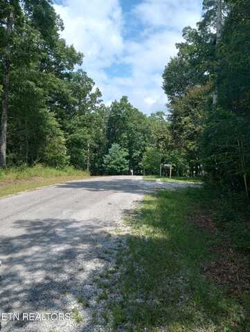36 Choctaw Lane, Crossville, TN 38572