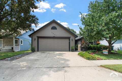 2821 Meadow Drive, Lawrence, KS 66047
