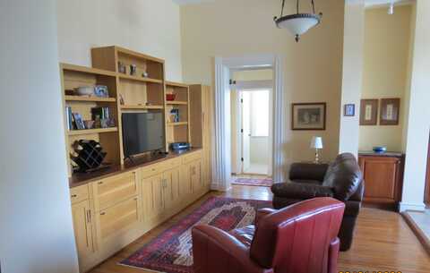 100 VILLAGE DR, Staunton, VA 24401