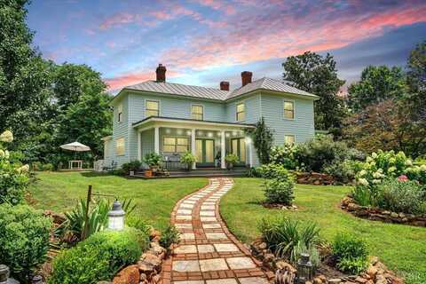 785 Jonesboro Road, Roseland, VA 22967