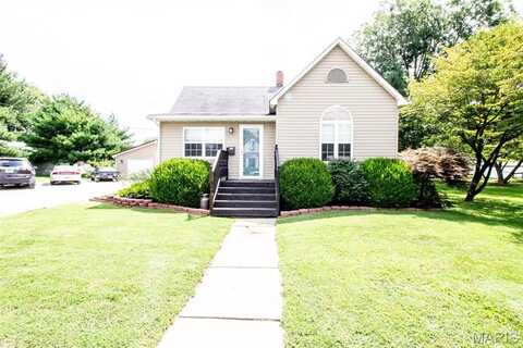 708 N Hibbard Street, Staunton, IL 62088