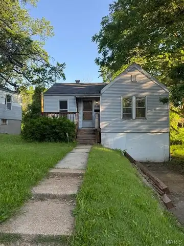 8825 Tyrell Drive, Saint Louis, MO 63136