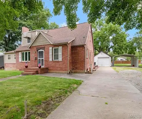 421 W College Street, Aurora, MO 65605