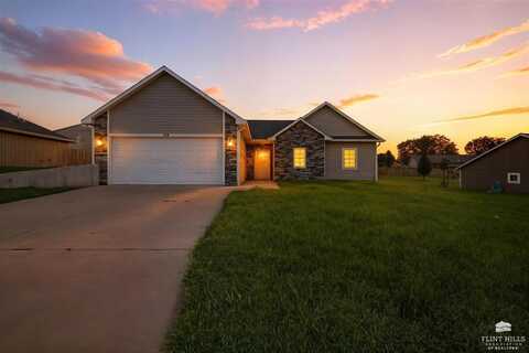 114 Prairie Meadows, Saint George, KS 66535
