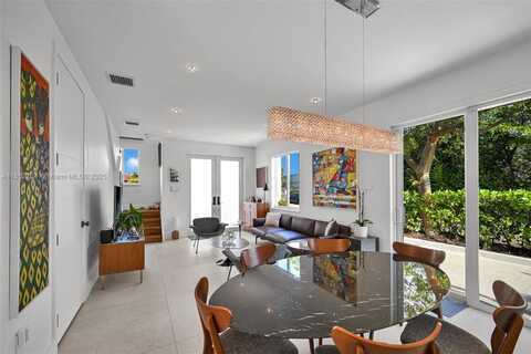 3179 NW 11th St, Miami, FL 33125
