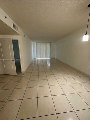 5099 NW 7th St, Miami, FL 33126