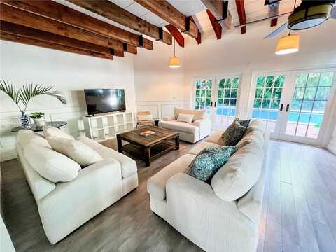 320 W 55th St, Miami Beach, FL 33140