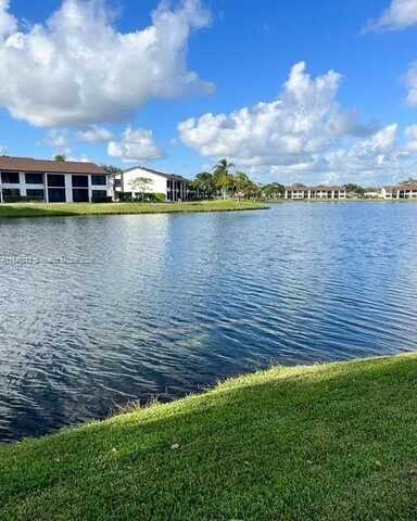 211 Lake Pointe Dr, Oakland Park, FL 33309