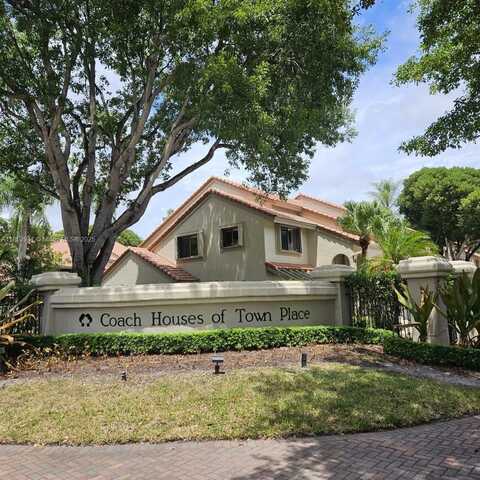 5621 Coach House Cir, Boca Raton, FL 33486