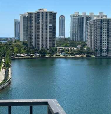 2780 NE 183rd St, Aventura, FL 33160