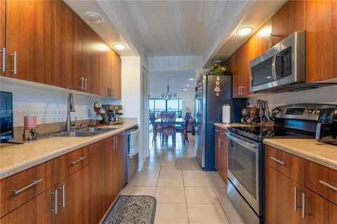 1400 SW 131st Way, Pembroke Pines, FL 33027