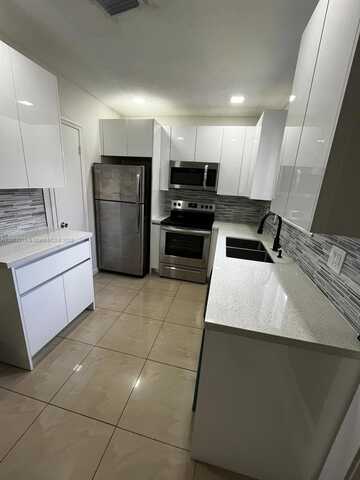 2461 Polk St, Hollywood, FL 33020