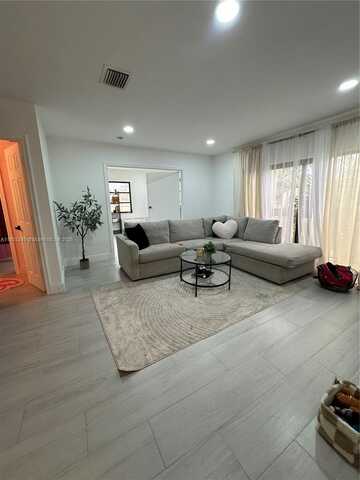 8660 SW 149th Ave, Miami, FL 33193