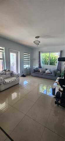 802 E 30th St, Hialeah, FL 33013