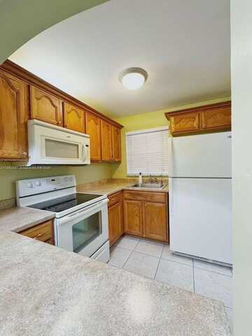 8325 Sunrise Lakes Blvd, Sunrise, FL 33322