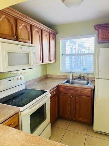 8325 Sunrise Lakes Blvd, Sunrise, FL 33322