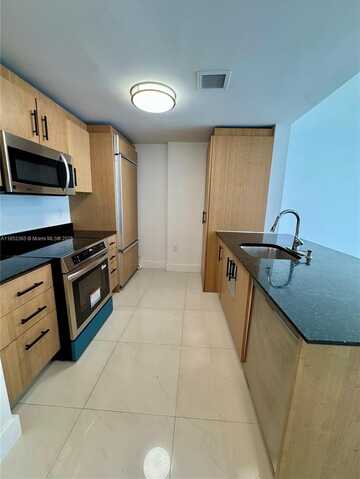 10275 Collins Ave, Bal Harbour, FL 33154